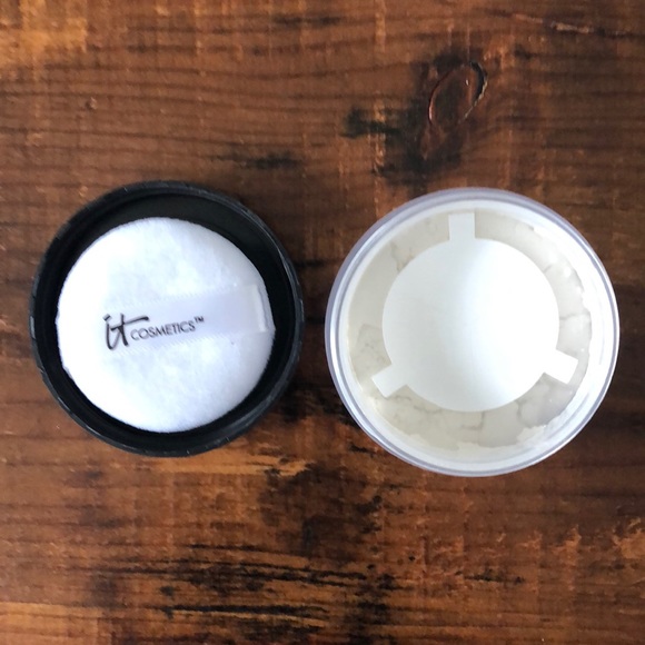 ✨IT Cosmetics✨Poreless Finish Airbrush Powder - Picture 3 of 9